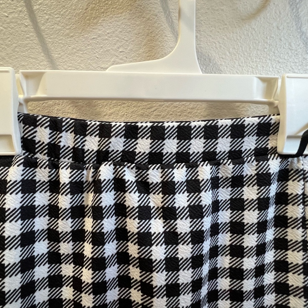 Shein black and white checkered skirt with slit on thigh size XS or US 2. - Picture 4 of 7